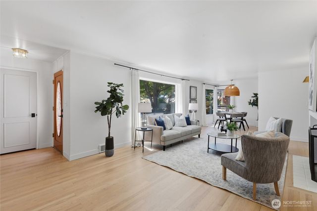4076 NE 87th Street, Seattle, WA 98115