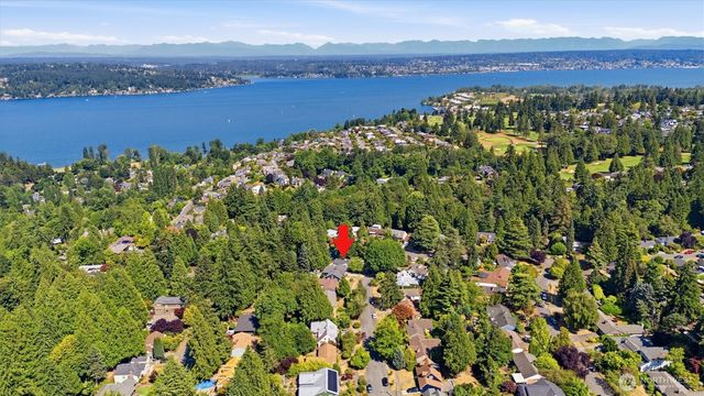 4076 NE 87th Street, Seattle, WA 98115