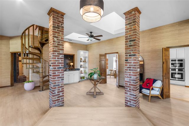 175 Oak Trail Drive, Double Oak, TX 75077