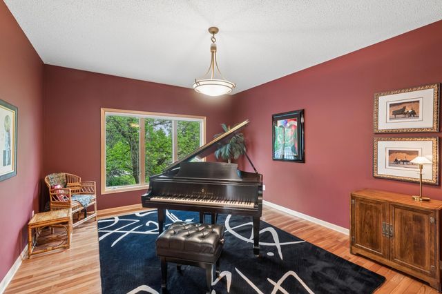 9009 Sutton Drive, Eden Prairie, MN 55347
