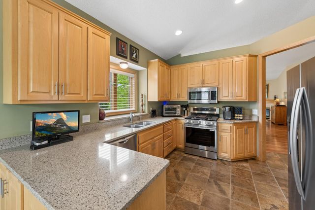 9009 Sutton Drive, Eden Prairie, MN 55347