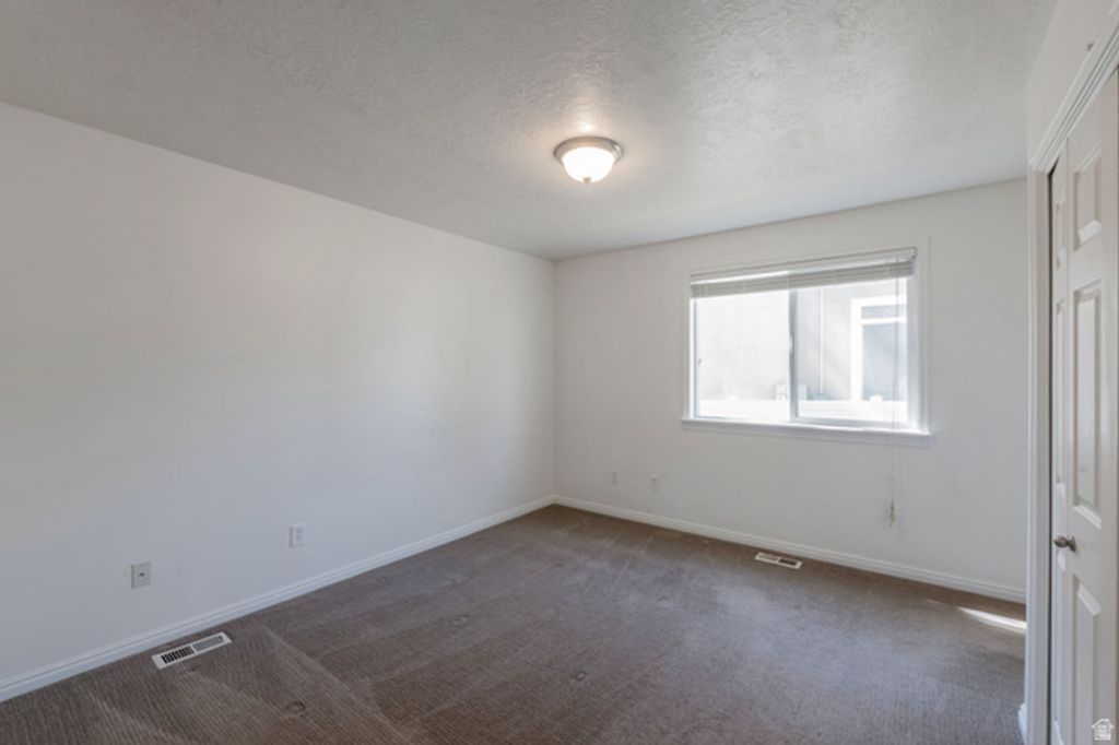 Image 12 of property listing at 4519 E BRIDLEWAY RD, Eagle Mountain, UT 84005