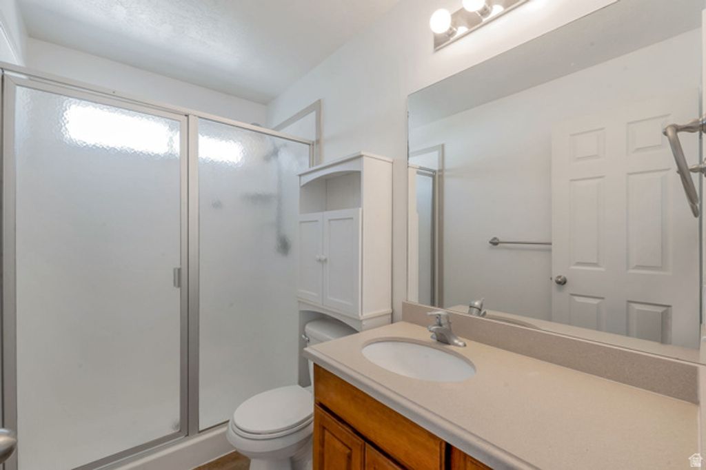 Image 14 of property listing at 4519 E BRIDLEWAY RD, Eagle Mountain, UT 84005