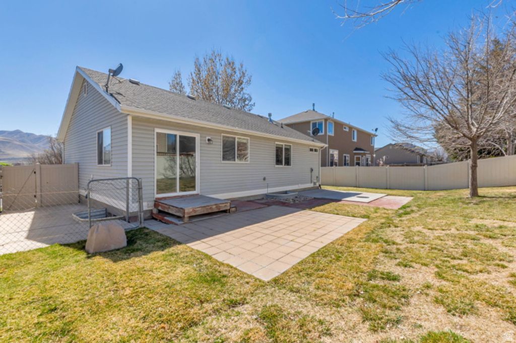 Image 24 of property listing at 4519 E BRIDLEWAY RD, Eagle Mountain, UT 84005