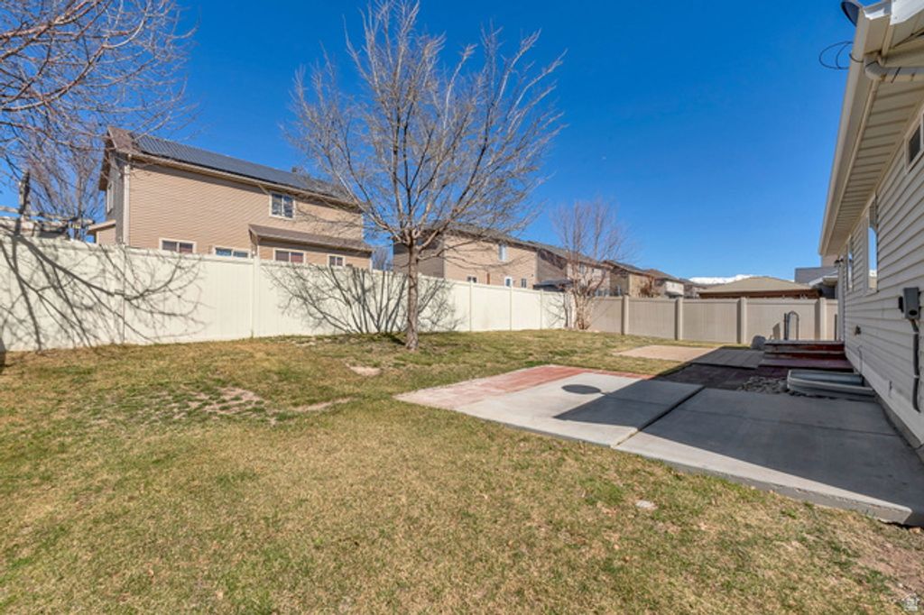 Image 25 of property listing at 4519 E BRIDLEWAY RD, Eagle Mountain, UT 84005