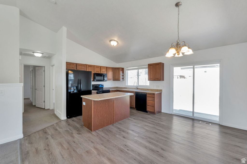 Image 4 of property listing at 4519 E BRIDLEWAY RD, Eagle Mountain, UT 84005