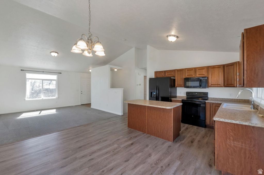 Image 5 of property listing at 4519 E BRIDLEWAY RD, Eagle Mountain, UT 84005