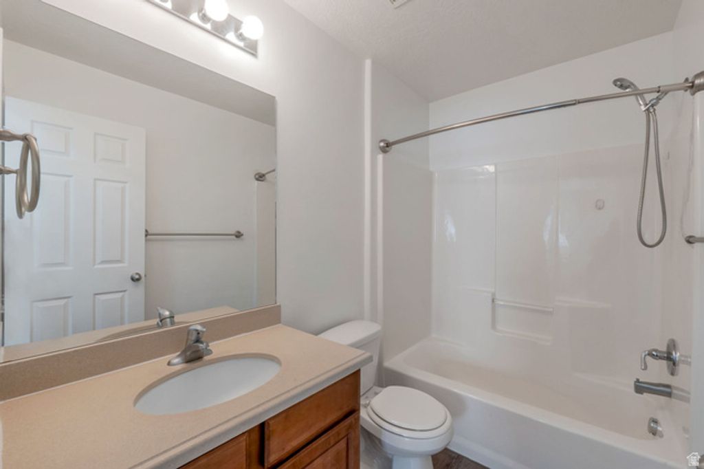 Image 9 of property listing at 4519 E BRIDLEWAY RD, Eagle Mountain, UT 84005