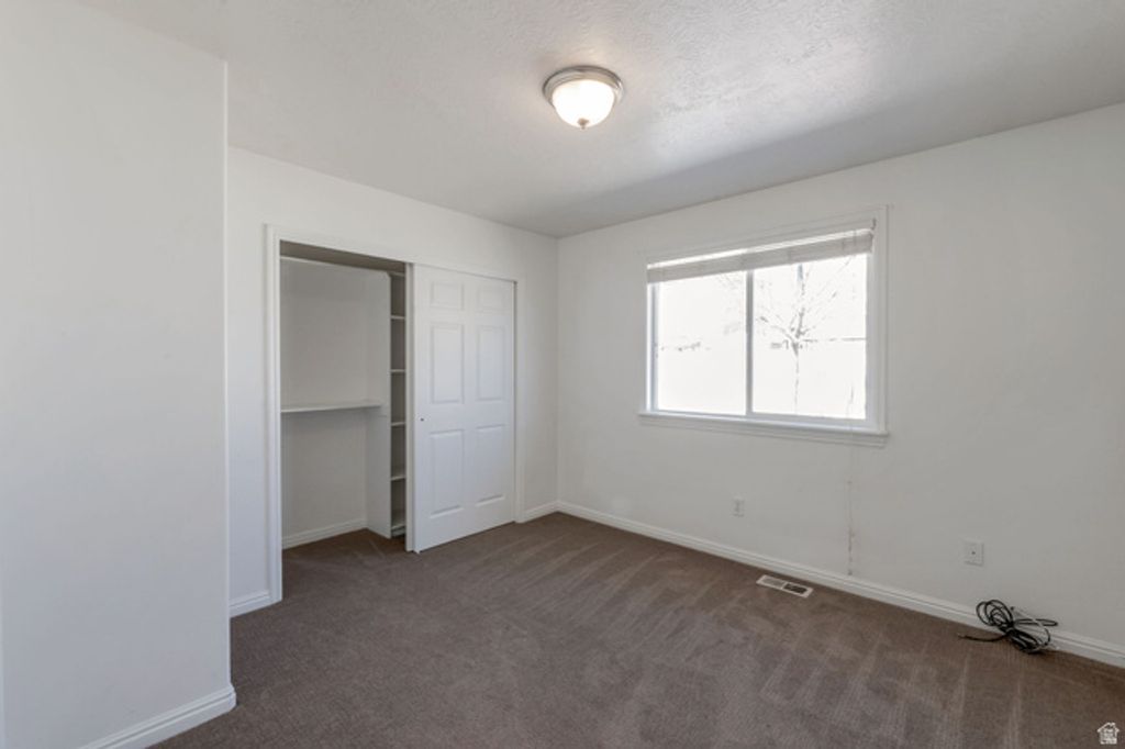 Image 10 of property listing at 4519 E BRIDLEWAY RD, Eagle Mountain, UT 84005