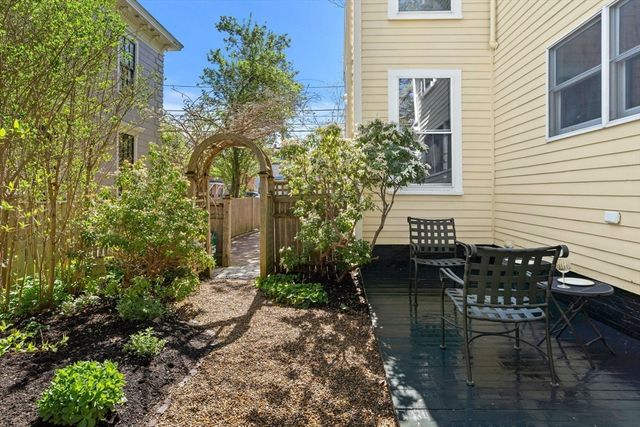 86 Federal St, Newburyport, MA 01950