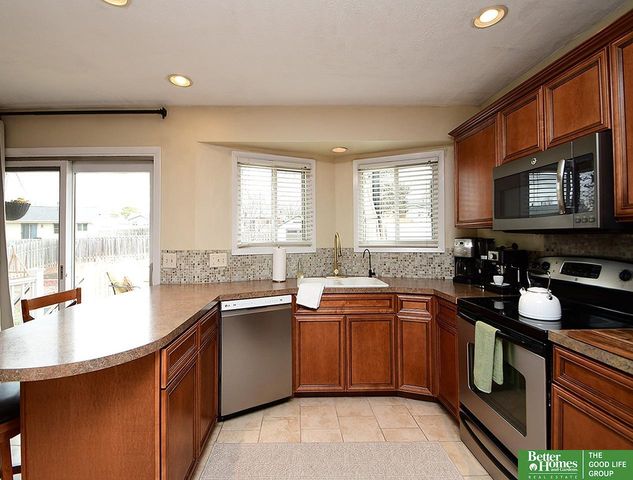 6308 Briar Rosa Drive, Lincoln, NE 68516