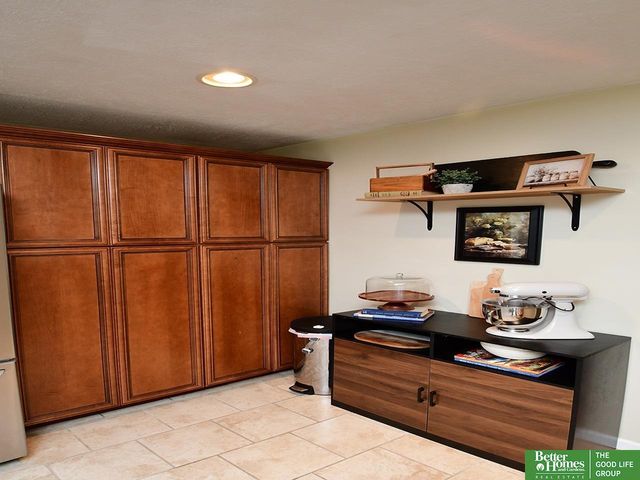 6308 Briar Rosa Drive, Lincoln, NE 68516