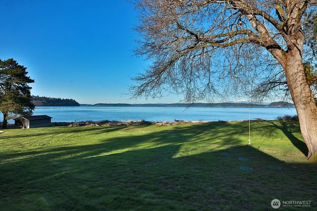 689 Kellogg Lane, Oak Harbor, WA 98277