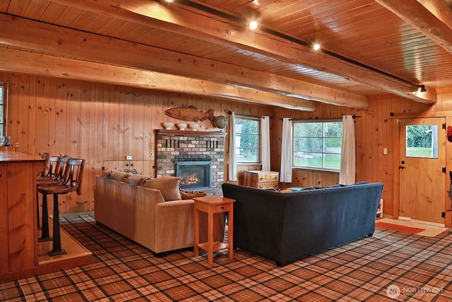 689 Kellogg Lane, Oak Harbor, WA 98277