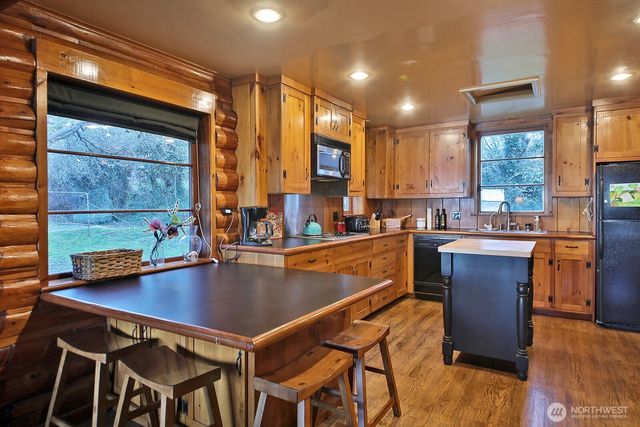 689 Kellogg Lane, Oak Harbor, WA 98277