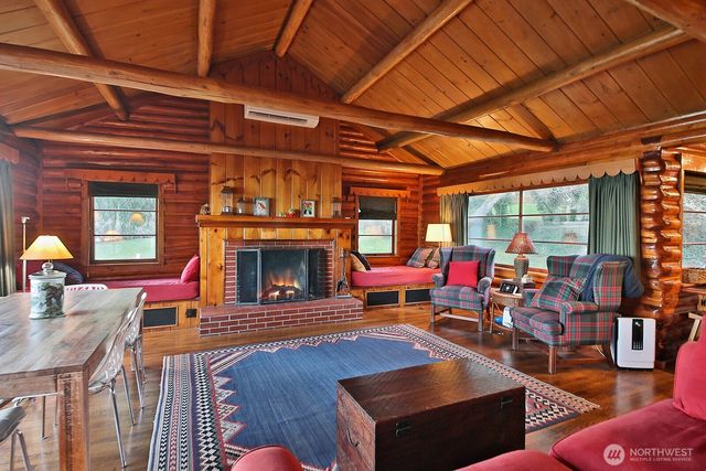 689 Kellogg Lane, Oak Harbor, WA 98277