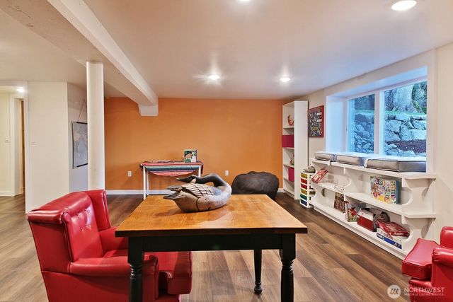 689 Kellogg Lane, Oak Harbor, WA 98277