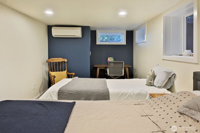 689 Kellogg Lane, Oak Harbor, WA 98277