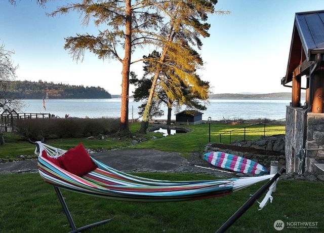 689 Kellogg Lane, Oak Harbor, WA 98277