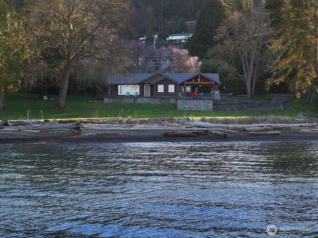 689 Kellogg Lane, Oak Harbor, WA 98277