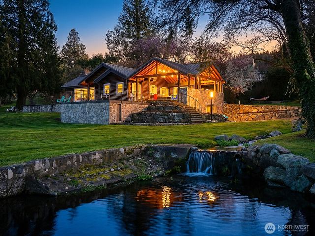 689 Kellogg Lane, Oak Harbor, WA 98277