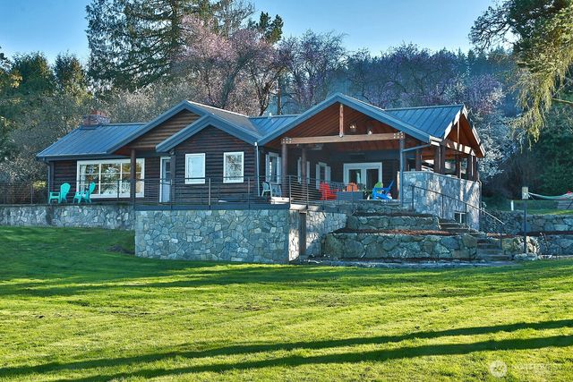 689 Kellogg Lane, Oak Harbor, WA 98277