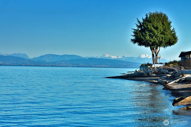 689 Kellogg Lane, Oak Harbor, WA 98277