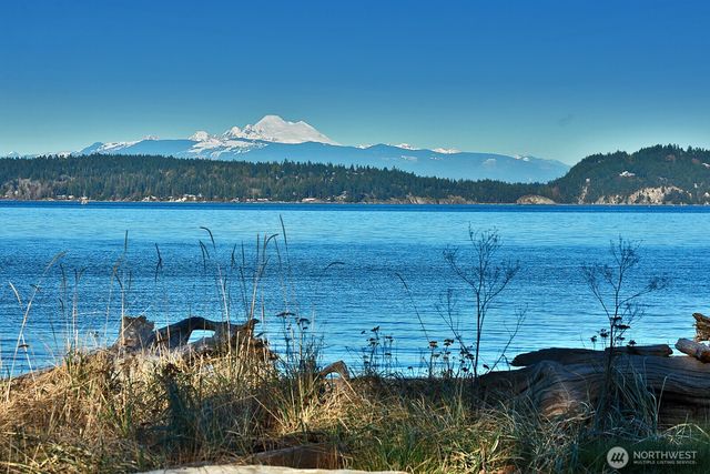 689 Kellogg Lane, Oak Harbor, WA 98277