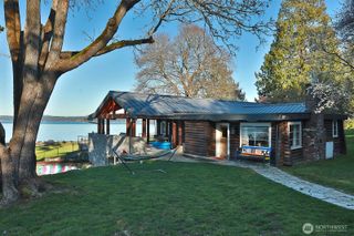 689 Kellogg Lane, Oak Harbor, WA 98277