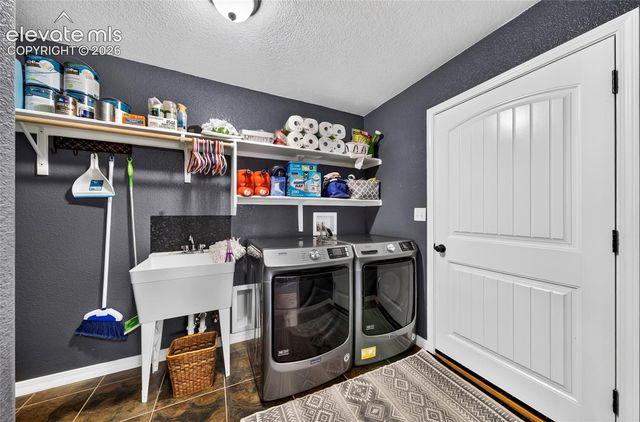 2311 Meadowlark Lane, Pueblo, CO 81001