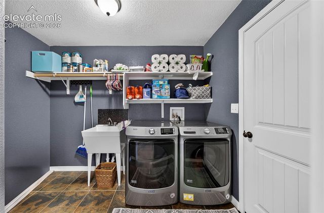 2311 Meadowlark Lane, Pueblo, CO 81001