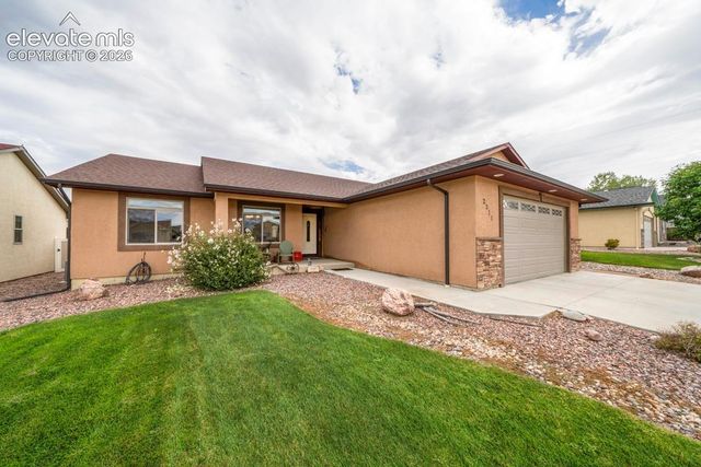 2311 Meadowlark Lane, Pueblo, CO 81001