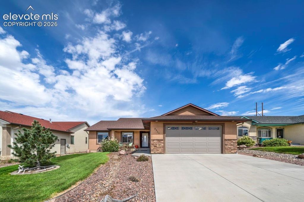 2311 Meadowlark Lane, Pueblo, CO 81001