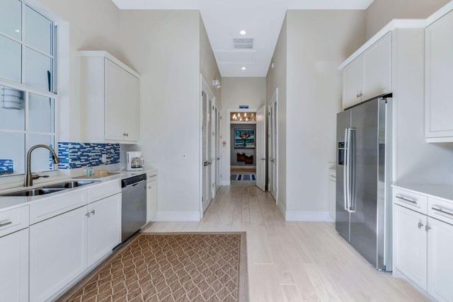 814 Bay Colony Drive S, Juno Beach, FL 33408