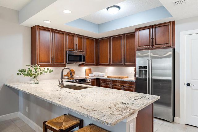 814 Bay Colony Drive S, Juno Beach, FL 33408