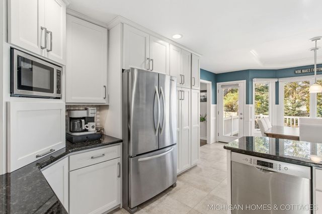 404 Goldcrest Drive, Park Twp, MI 49424