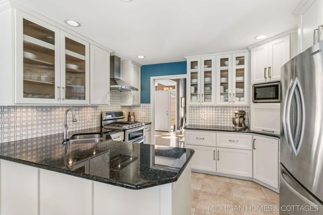 404 Goldcrest Drive, Park Twp, MI 49424