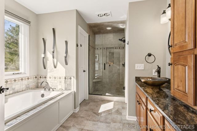 404 Goldcrest Drive, Park Twp, MI 49424