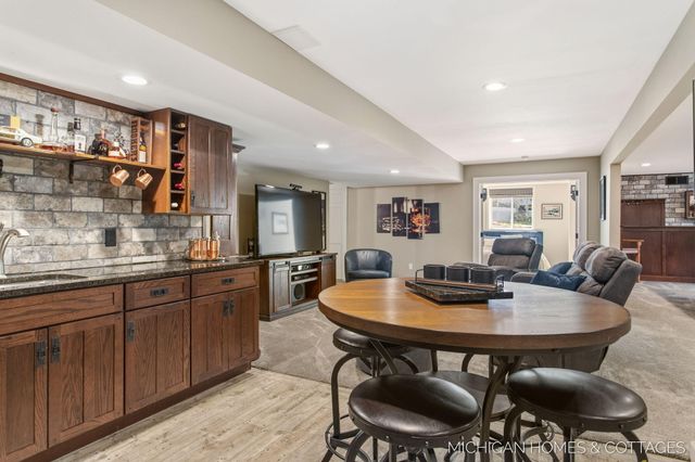 404 Goldcrest Drive, Park Twp, MI 49424