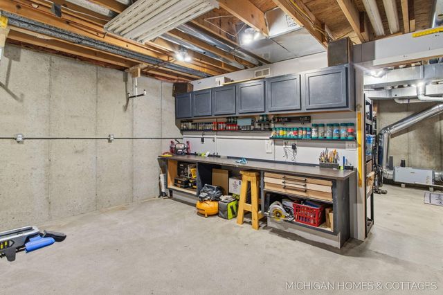 404 Goldcrest Drive, Park Twp, MI 49424