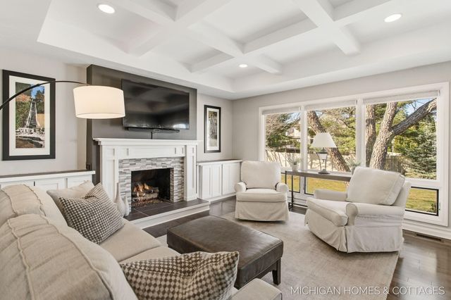 404 Goldcrest Drive, Park Twp, MI 49424