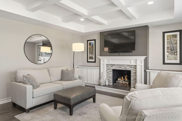 404 Goldcrest Drive, Park Twp, MI 49424