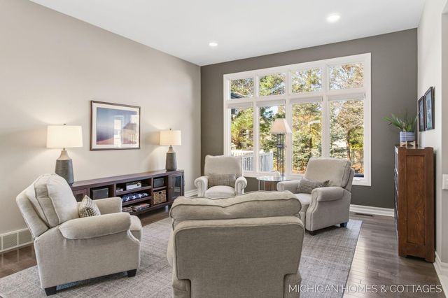 404 Goldcrest Drive, Park Twp, MI 49424