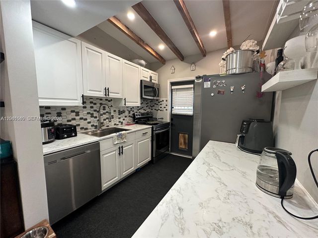 6060 NW 7th St, Miami, FL 33126