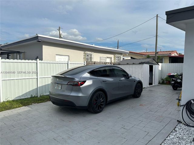 6060 NW 7th St, Miami, FL 33126