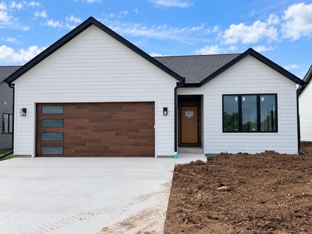 846 Stanton WAY, Saukville, WI 53080