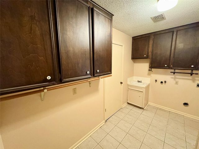 1221 Green Briar Drive, Huntsville, TX 77340