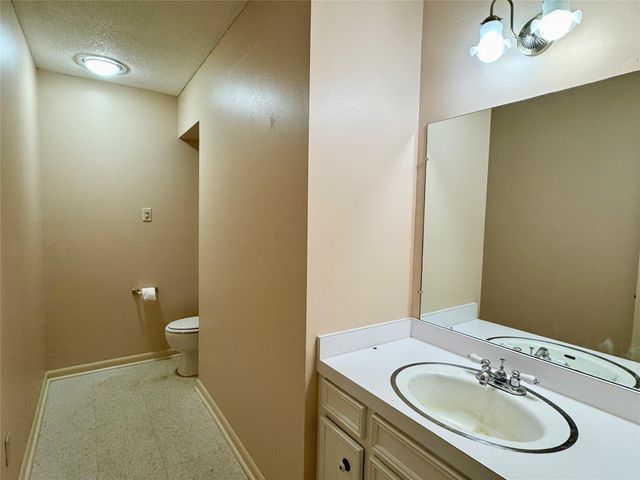 1221 Green Briar Drive, Huntsville, TX 77340