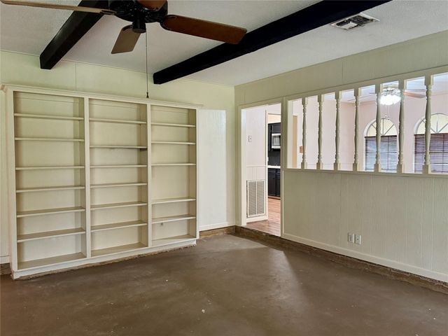 1221 Green Briar Drive, Huntsville, TX 77340