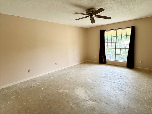 1221 Green Briar Drive, Huntsville, TX 77340